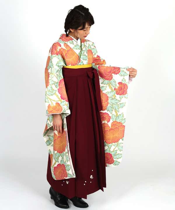 卒業式袴レンタル | クリーム地に朱色牡丹 桜刺繍の臙脂袴