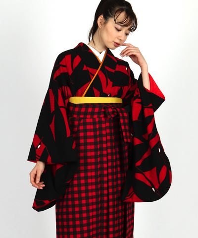 卒業式袴レンタル | 赤地に黒鶴 赤×黒チェック袴