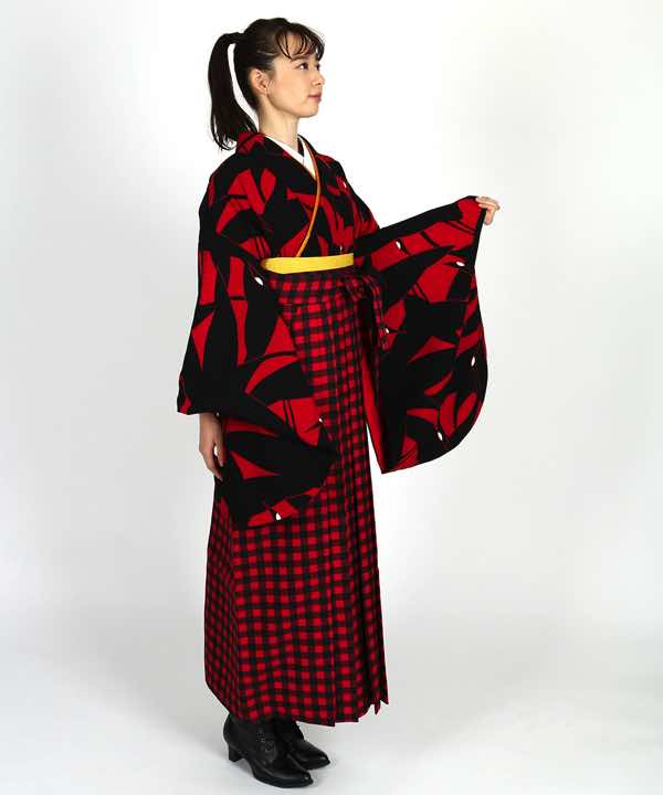 卒業式袴レンタル | 赤地に黒鶴 赤×黒チェック袴