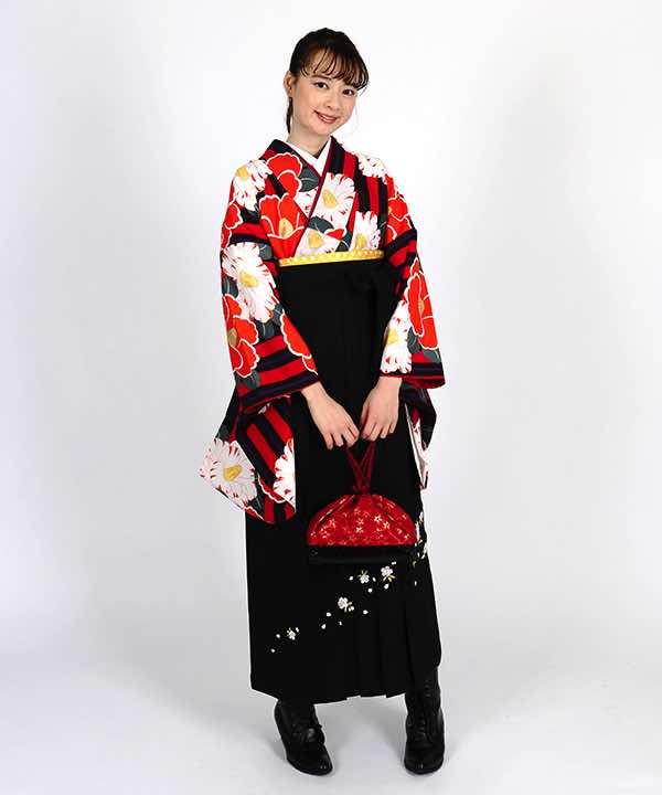卒業式袴レンタル | 赤×黒 紅白椿 桜刺繍の黒袴 | hataori(ハタオリ)
