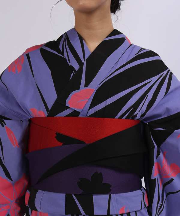 浴衣レンタル | 青紫地に百合模様 赤×紫×黒地に桜文様の帯