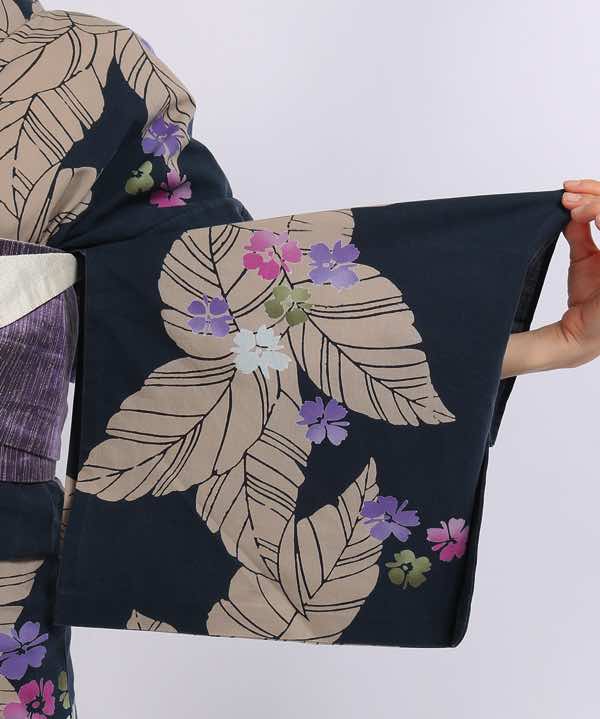 浴衣レンタル | 濃紺地に葉の重りと花 紫×銀地の帯