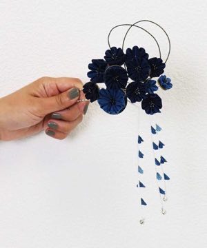 髪飾り | 藍 ペップ黒 つまみ細工