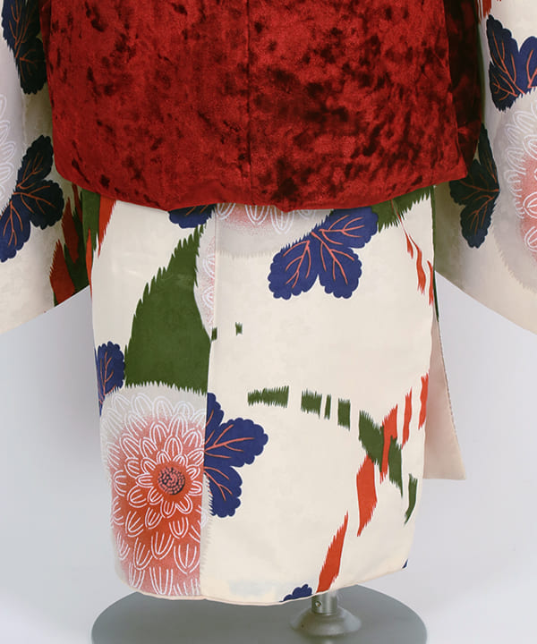 七五三(三歳女の子)レンタル | 大きなタンポポの綿毛 赤いベルベットの被布