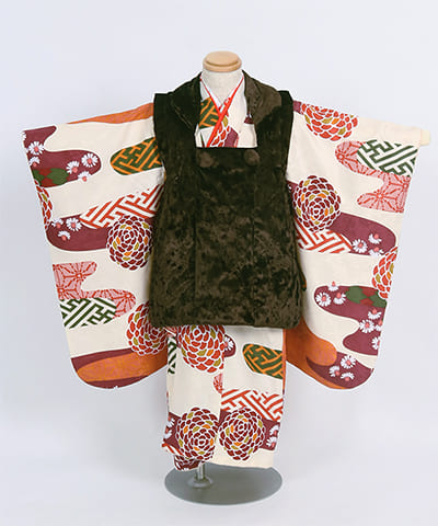 七五三(三歳女の子) | 古典柄の鞠 茶色のベルベットの被布