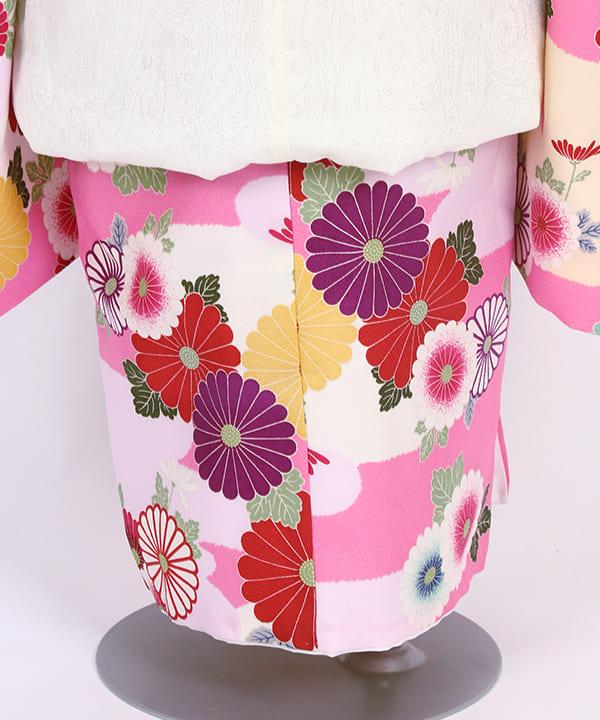 七五三(三歳女の子)レンタル | ピンク地に菊と花合せ 白い無地の被布