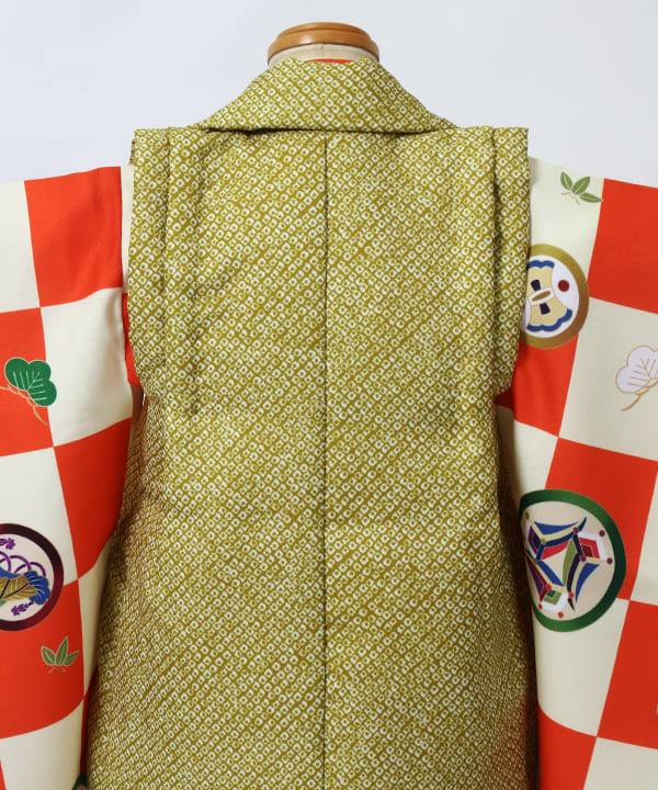 七五三(三歳男の子)レンタル | クリームと赤のチェック 金色絞り柄の被布