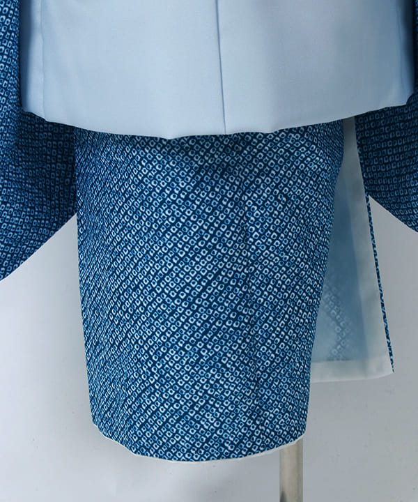 七五三(三歳男の子)レンタル | 青無地の絞り柄 水色に兜の被布