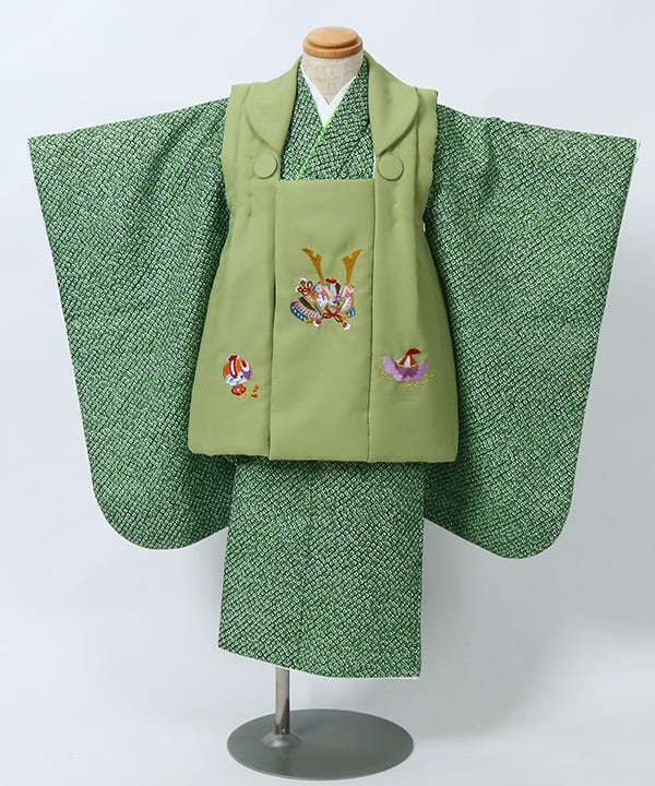 七五三(三歳男の子)レンタル | 緑無地の絞り柄 薄緑色に兜の被布 | hataori(ハタオリ)