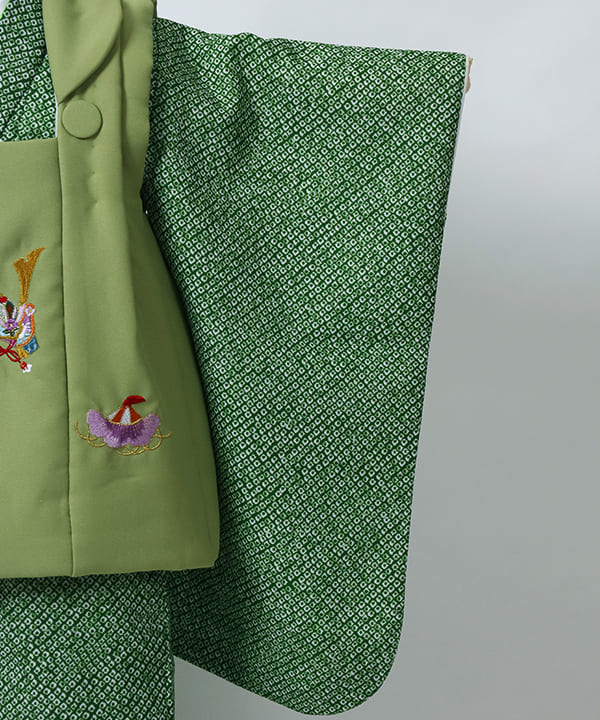 七五三(三歳男の子)レンタル | 緑無地の絞り柄 薄緑色に兜の被布