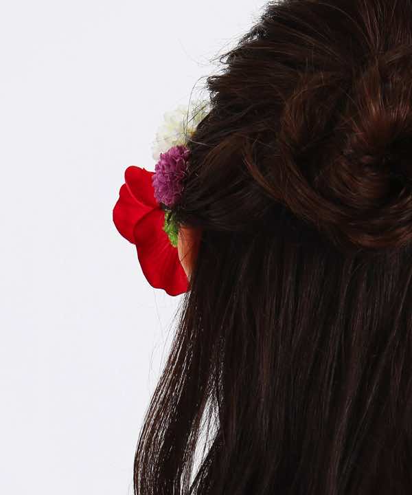 髪飾りレンタル | 一輪の赤椿と彩色マム