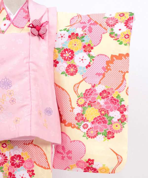 七五三(三歳)レンタル | 薄黄色地に花鞠と絞り模様の鶴　薄ピンク被布　