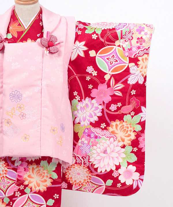 七五三(三歳)レンタル | 赤地に七宝文と季節の花々　薄ピンク被布