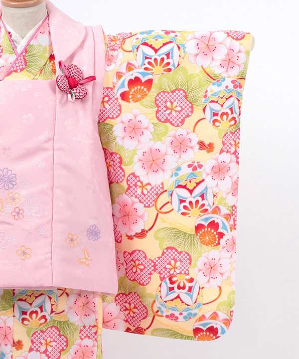 七五三(三歳)レンタル | 黄色地に鞠と花々　薄ピンク被布に刺繍