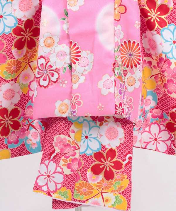 七五三(三歳)レンタル | 赤絞り調に桜文色々　ピンク被布に菊や桜