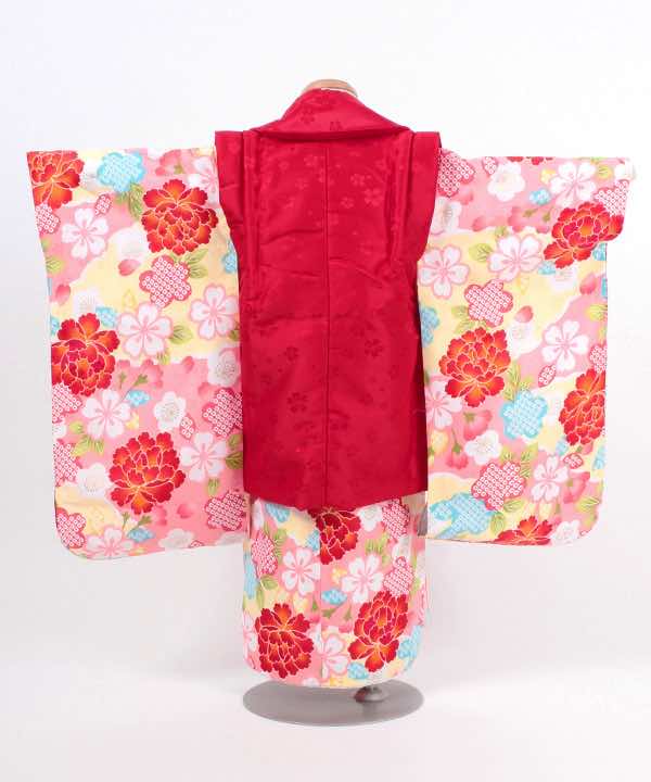 七五三(三歳)レンタル | ピンク地に雲文　牡丹と花々　赤被布に刺繍