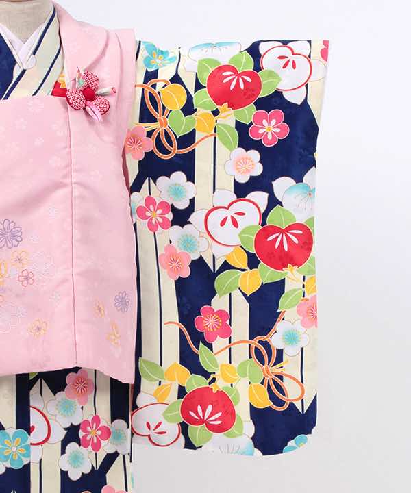 七五三(三歳)レンタル | 紺地にクリーム色の矢絣　葵と梅文　薄ピンク被布に刺繍