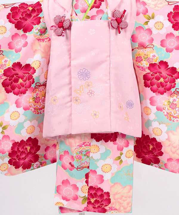 七五三(三歳)レンタル | 薄ピンク地に鞠と牡丹と桜　ピンク被布に刺繍