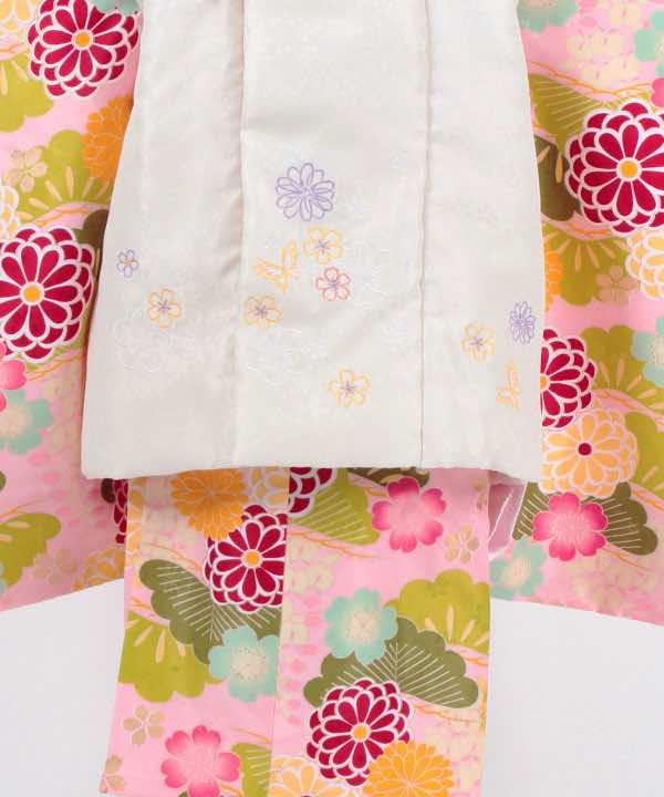 七五三(三歳)レンタル | ピンク地に桜と八重菊と松文　白被布に刺繍