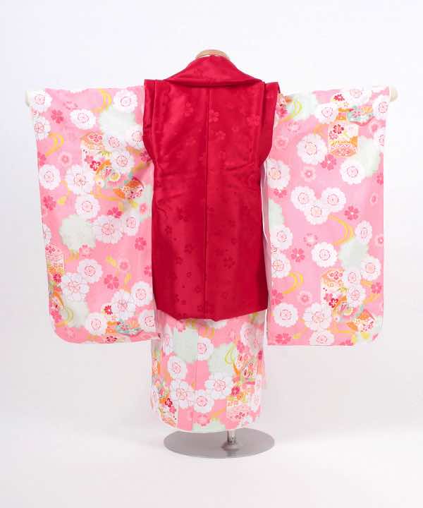 七五三(三歳)レンタル | ピンク地に貝桶と桜文 赤被布に刺繍(a)