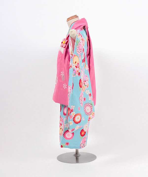 七五三(三歳)レンタル | 水色地に桜文と花々　ピンク被布に雪輪刺繍
