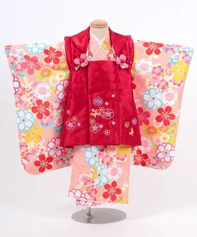 七五三(三歳)レンタル | 薄ピンク地に桜と菊 小花の赤被布