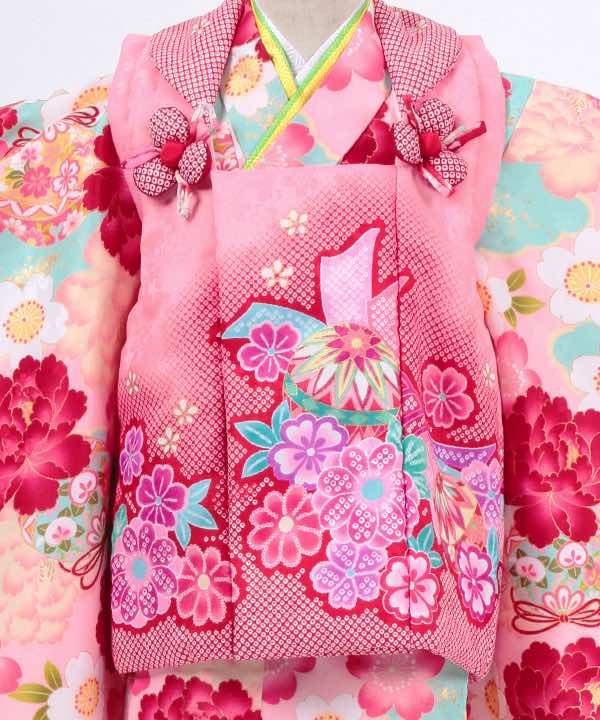 七五三(三歳)レンタル | 薄ピンク地に牡丹と桜と鈴 絞り調ピンク被布