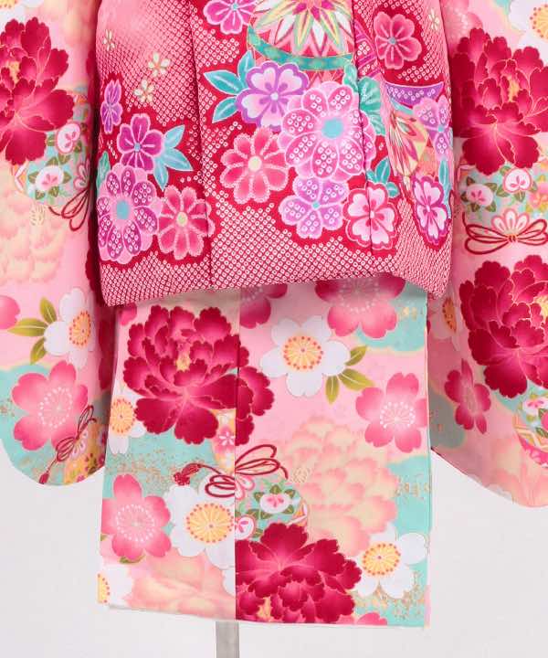 七五三(三歳)レンタル | 薄ピンク地に牡丹と桜と鈴 絞り調ピンク被布