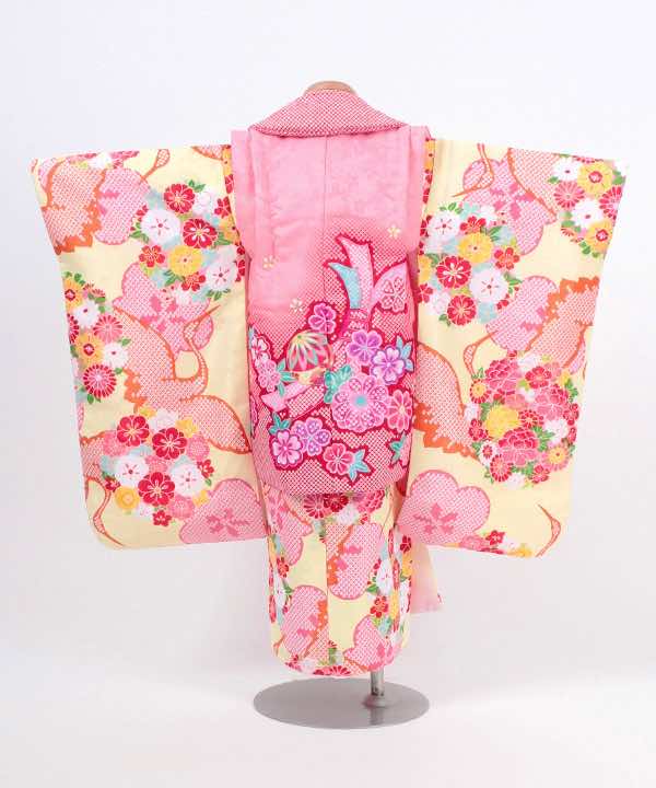 七五三(三歳)レンタル | クリーム地に絞り調の梅と鶴と花々 絞り調ピンク被布 | hataori(ハタオリ)