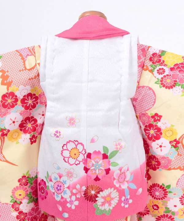七五三(三歳)レンタル | クリーム地に絞り調の梅と鶴と花々 白×ピンク被布