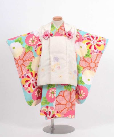 七五三(三歳)レンタル | 水色地に豪華菊の花 小花の白被布(c)