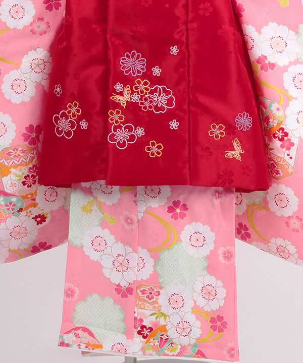 七五三(三歳)レンタル | ピンク地に八重桜と貝合せと貝桶 小花の赤被布 刺繍半襟