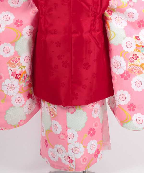 七五三(三歳)レンタル | ピンク地に八重桜と貝合せと貝桶 小花の赤被布 刺繍半襟