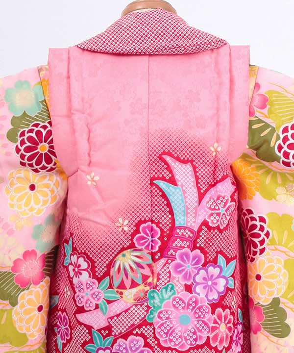七五三(三歳)レンタル | 薄ピンク地に菊と梅 絞り調赤被布