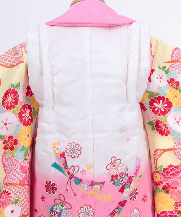 七五三(三歳)レンタル | 薄黄色地に絞り調の梅と菊 白×ピンク被布