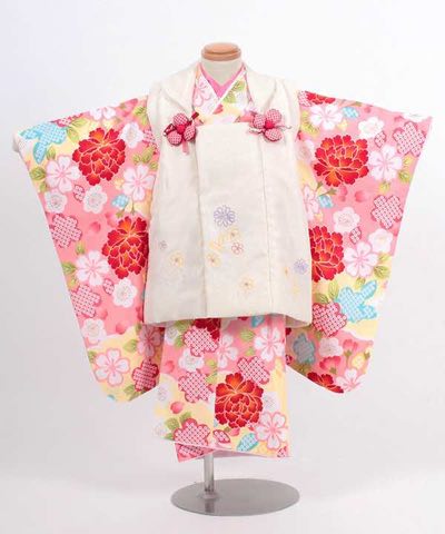 七五三(三歳) | 薄ピンク地に桜と菊と絞り調  小花の白被布