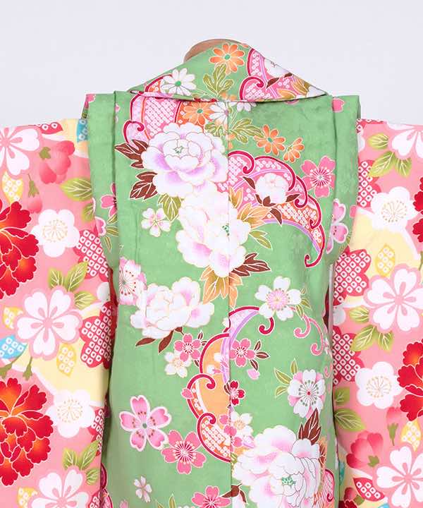 七五三(三歳)レンタル | クリーム地に桜と菊と絞り調 羽モチーフ緑被布