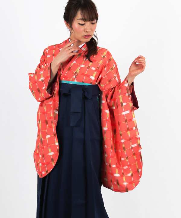 卒業式袴レンタル サーモンピンク 色クロスに赤白茶の飾り文様 紺袴 Hataori ハタオリ
