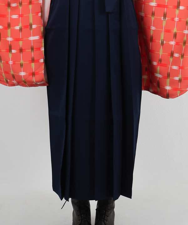 卒業式袴レンタル | サーモンピンク 色クロスに赤白茶の飾り文様 紺袴