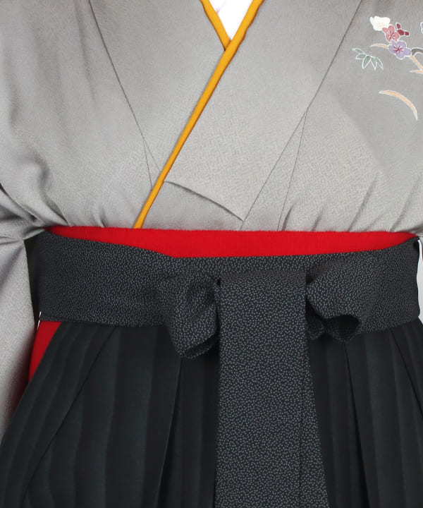 卒業式袴レンタル | グレーに小さな梅文様 黒グレー縞袴