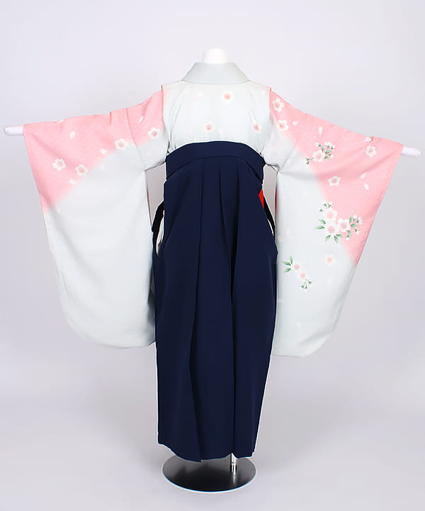 卒業式袴(小学生用) |白地にピンク暈し桜模様 紺無地袴