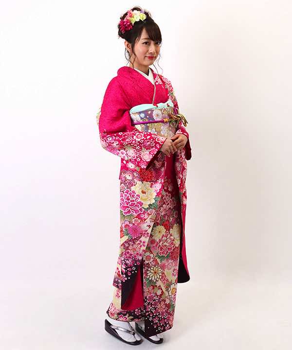 振袖レンタル 濃いピンク色に咲き誇る豪華な花々 Hataori ハタオリ