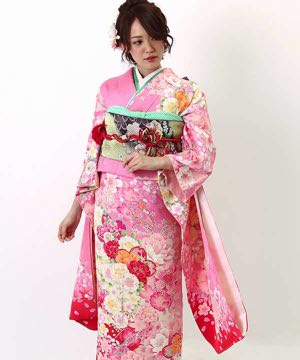 振袖レンタル | 紗綾形のピンク地にリボン熨斗目と華やかな花文様