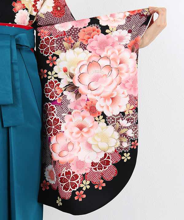 卒業式袴レンタル | 黒地に満開の花々 納戸色袴