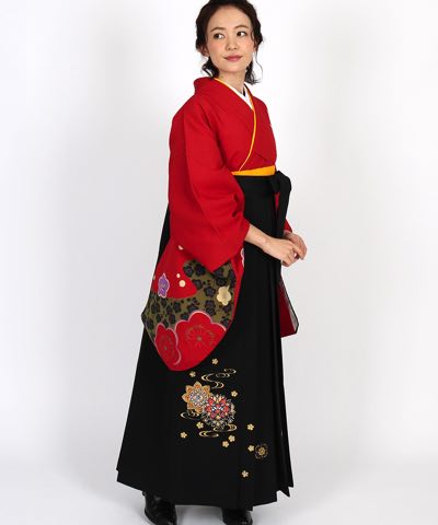 卒業式袴 | 赤地に梅と霞 刺繍入り黒袴