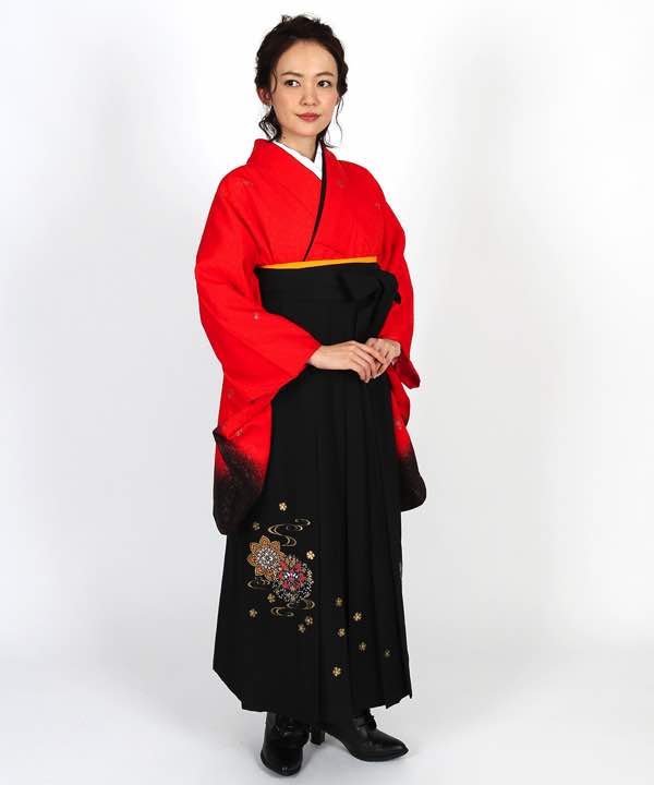 卒業式袴レンタル | 赤地に袖暈し 小花のアクセント 黒袴