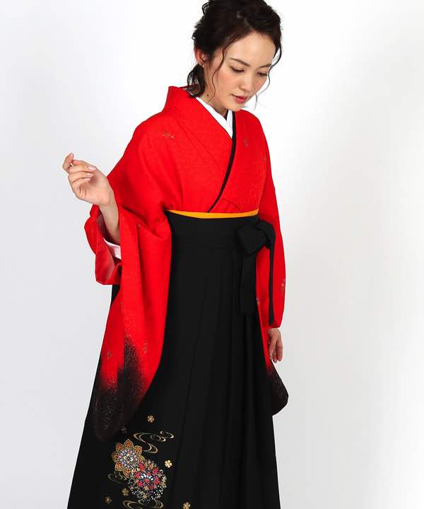卒業式袴レンタル | 赤地に袖暈し 小花のアクセント 黒袴