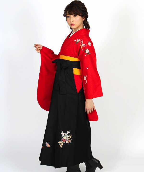 卒業式袴レンタル | 赤地に桜と蝶 花と熨斗の黒袴