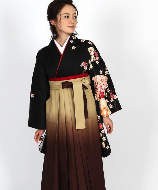 卒業式袴レンタル | 黒地に桜と撫子 グラデーション茶袴 | hataori