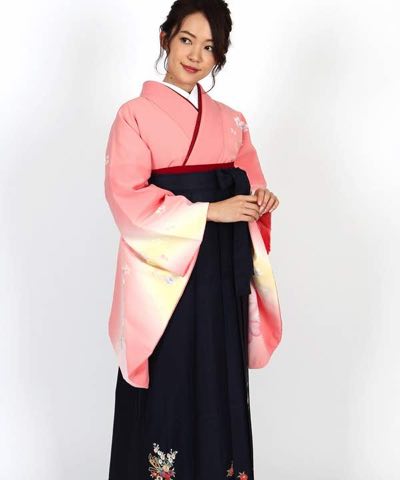 卒業式袴 | ピンク地にクリーム暈し 花と熨斗の濃紺袴